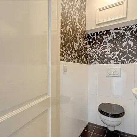 Ground Floor Apartment 아파트